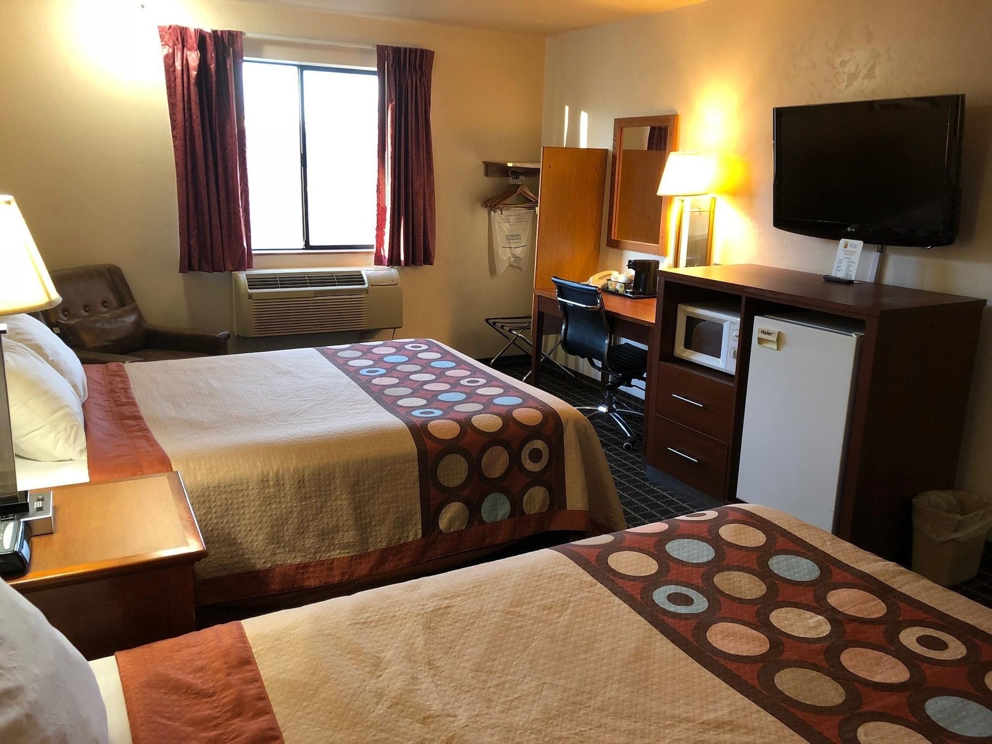 Super 8 by Wyndham Klamath Falls Bagian luar foto