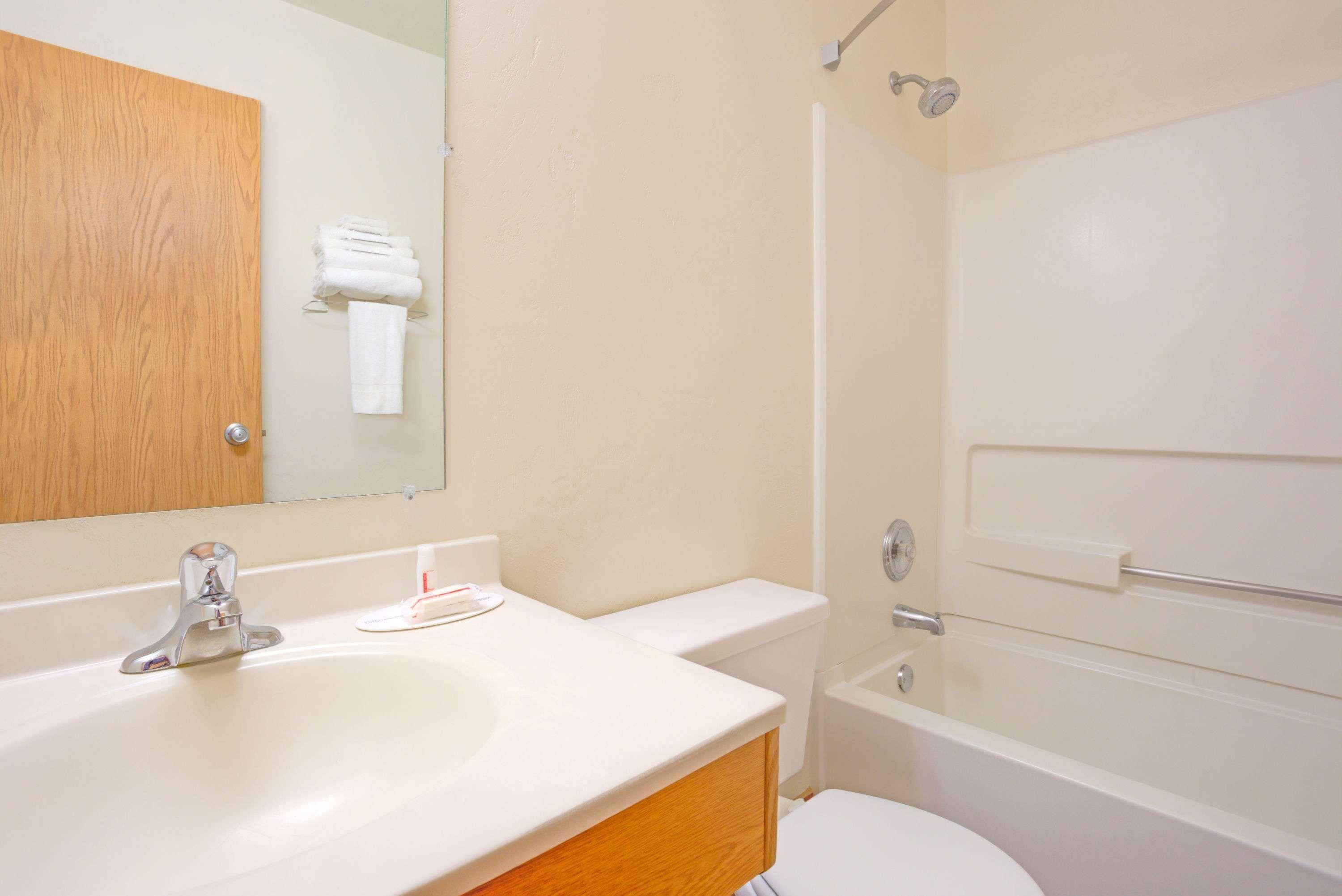 Super 8 by Wyndham Klamath Falls Bagian luar foto